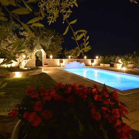 Trulli Petra Chiara Bed & Breakfast Locorotondo Exterior photo