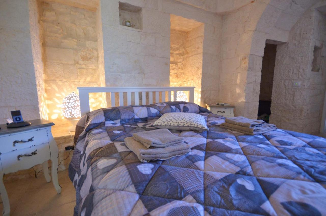 Trulli Petra Chiara Bed & Breakfast Locorotondo Exterior photo