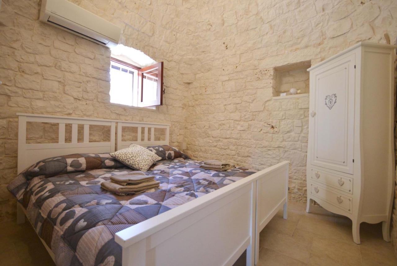 Trulli Petra Chiara Bed & Breakfast Locorotondo Exterior photo