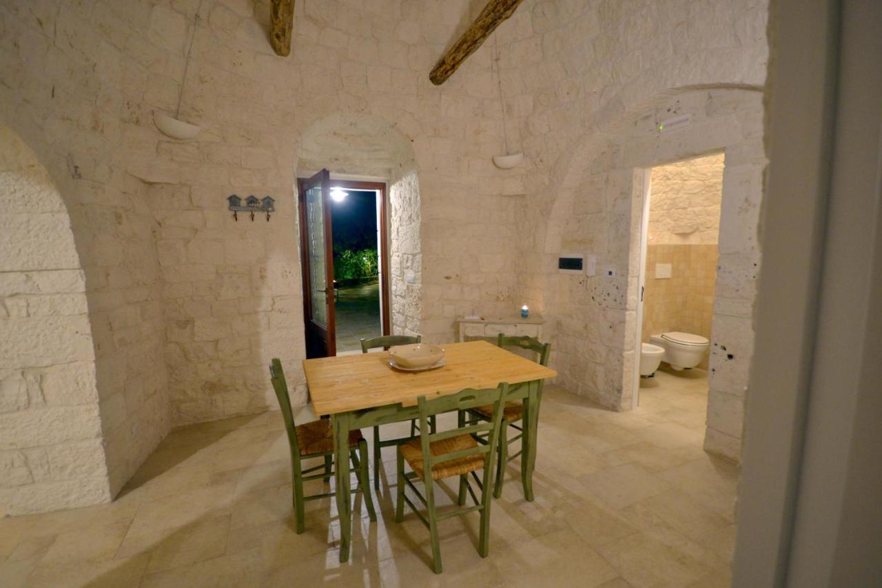 Trulli Petra Chiara Bed & Breakfast Locorotondo Exterior photo