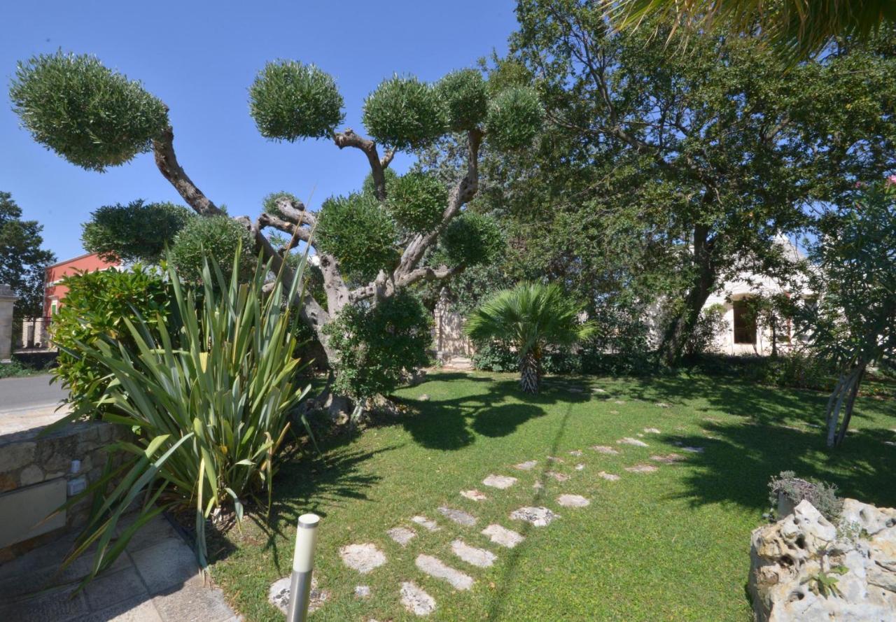 Trulli Petra Chiara Bed & Breakfast Locorotondo Exterior photo