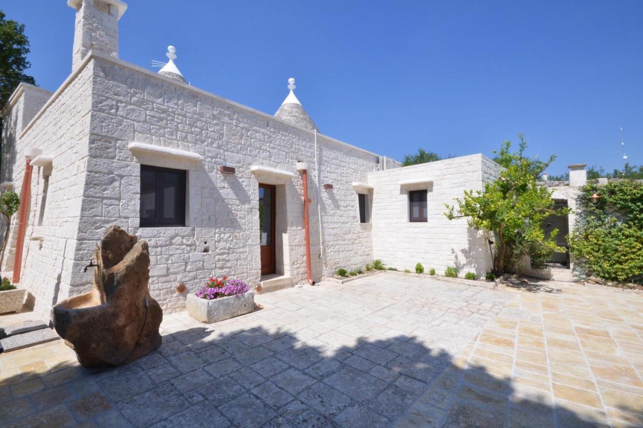 Trulli Petra Chiara Bed & Breakfast Locorotondo Exterior photo