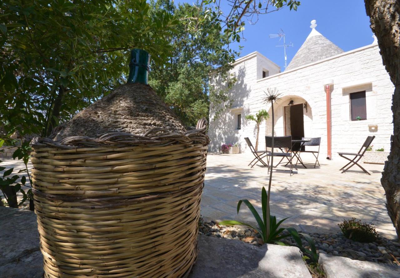 Trulli Petra Chiara Bed & Breakfast Locorotondo Exterior photo