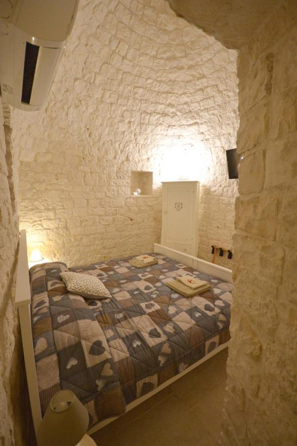 Trulli Petra Chiara Bed & Breakfast Locorotondo Exterior photo