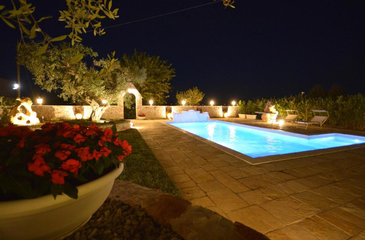 Trulli Petra Chiara Bed & Breakfast Locorotondo Exterior photo