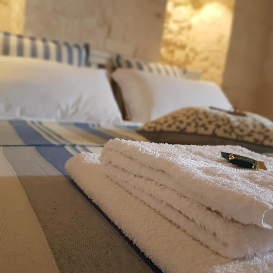 Trulli Petra Chiara Bed & Breakfast Locorotondo Exterior photo